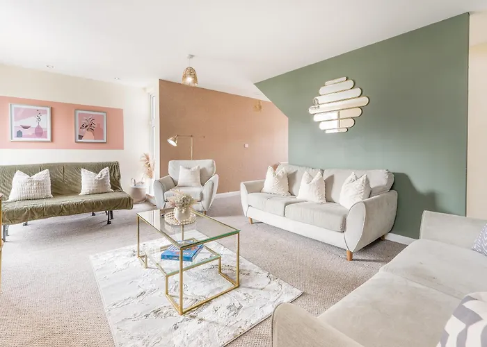 Contractor Stay Near Etihad Stadium & Co-Op Live With Free Parking Holiday home *