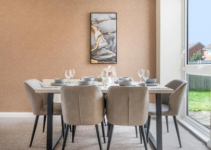 Contractor Stay Near Etihad Stadium & Co-Op Live With Free Parking