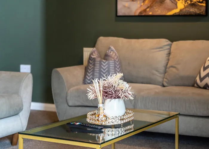 Contractor Stay Near Etihad Stadium & Co-Op Live With Free Parking Holiday home