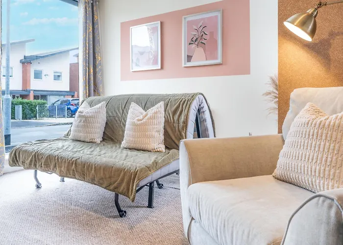 Contractor Stay Near Etihad Stadium & Co-Op Live With Free Parking