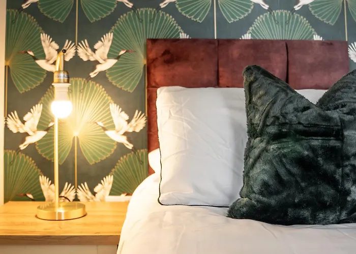 Contractor Stay Near Etihad Stadium & Co-Op Live With Free Parking Holiday home *