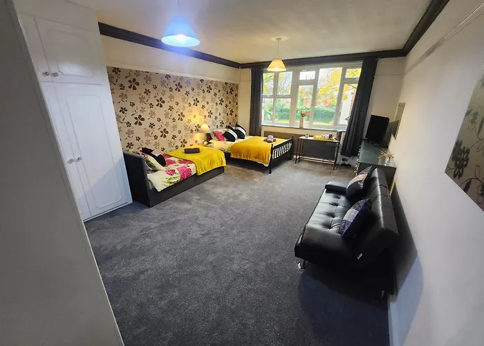 Charming Tudor White House Free Wifi * Mánchester