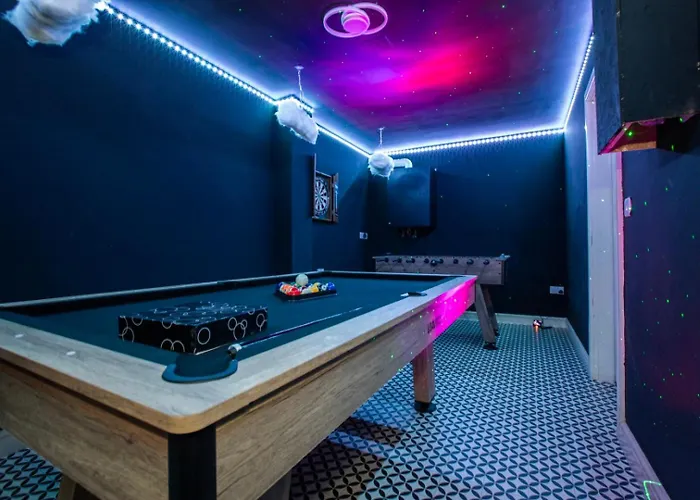 Modern Townhouse - Sleeps 14 - Free Parking * Manchester