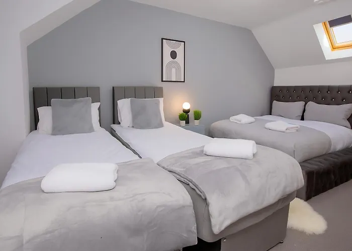 Townhouse Sleeps 14 - Free Parking Manchester