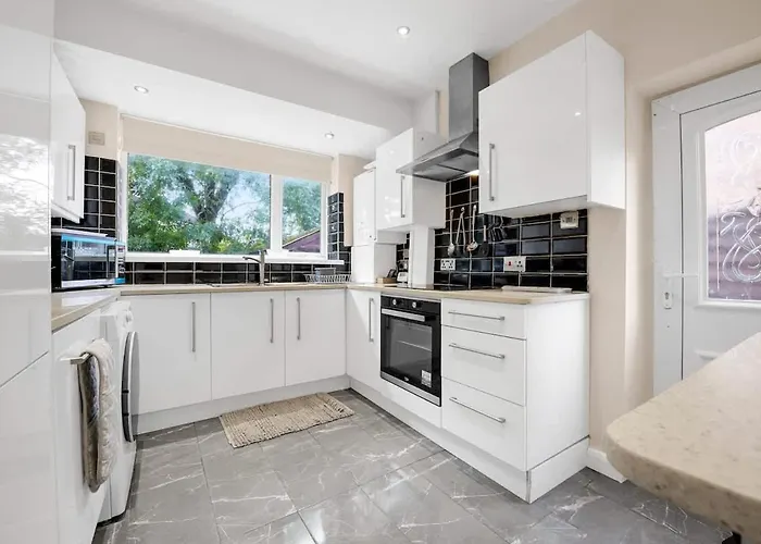 4 Bedroom In Northenden By Superhost