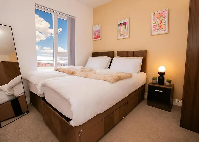 Prázdninový dům Townhouse Sleeps 14 - Free Parking