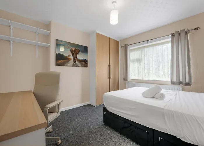 4 Bedroom In Northenden By Superhost *