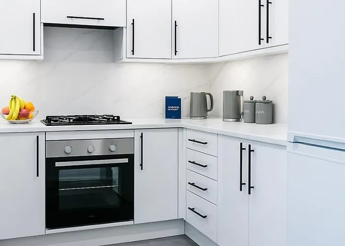 Modern 3-bed Townhouse Centre Free Parking