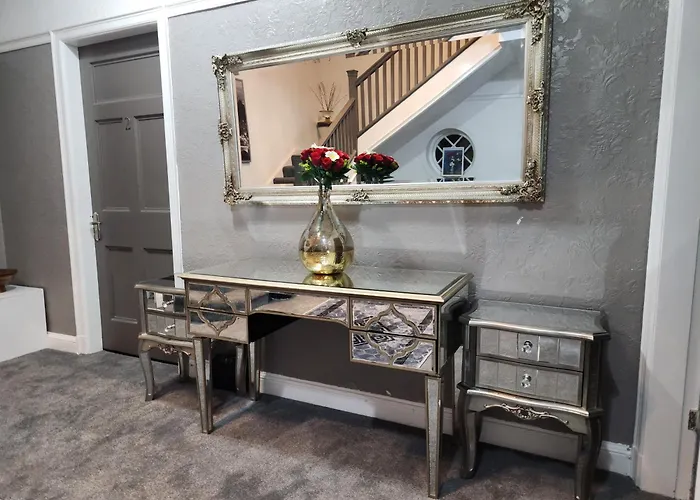 Charming Tudor White House Free Wifi Mánchester