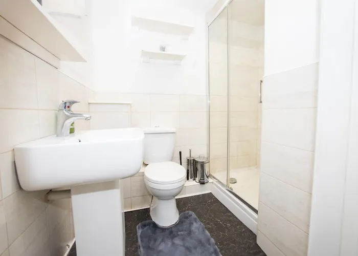 Semesterbostad Townhouse Sleeps 14 - Free Parking Manchester