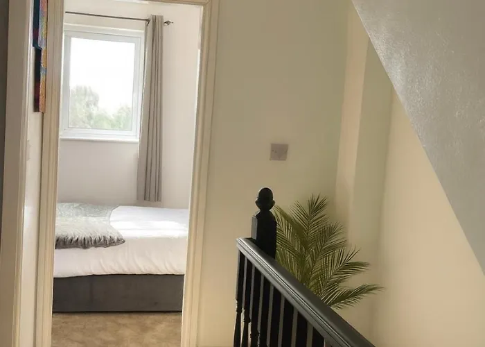 Modern 3-bed Townhouse Centre Free Parking Сasa de vacaciones