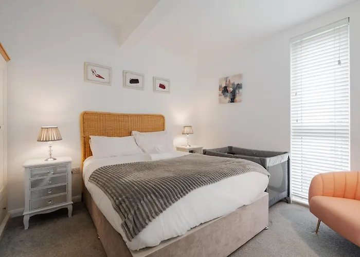 Haven - Coop Live - Etihad - Sleeps 9 - Free Parking