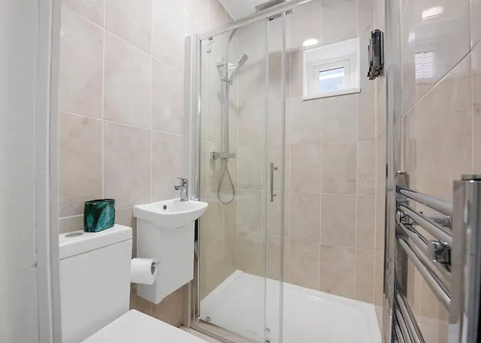 4 Bedroom In Northenden By Superhost *