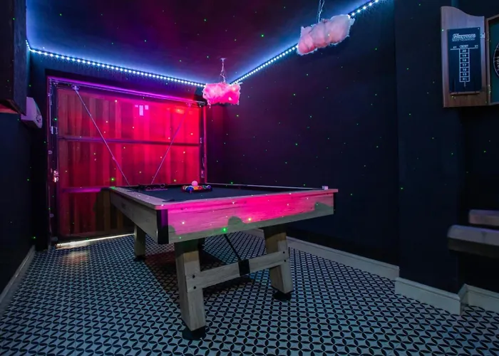 Townhouse Sleeps 14 - Free Parking 펜션