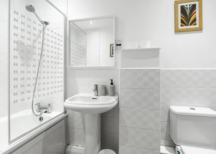 Haven - Coop Live - Etihad - Sleeps 9 - Free Parking *