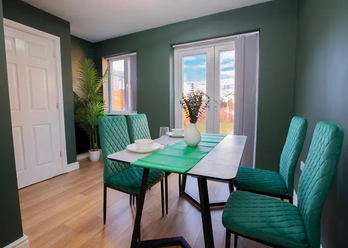 Townhouse Sleeps 14 - Free Parking 맨체스터