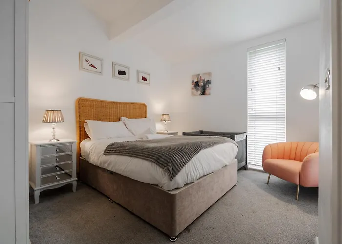 Haven - Coop Live - Etihad - Sleeps 9 - Free Parking Hébergement de vacances Manchester