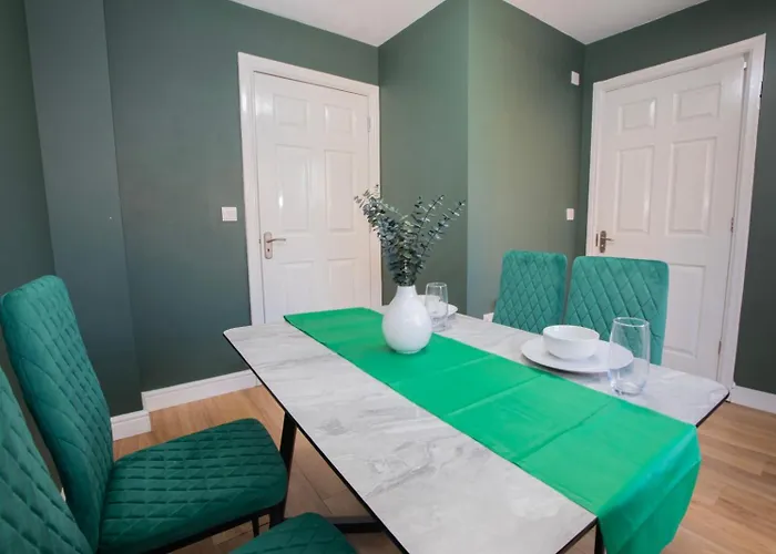 Townhouse Sleeps 14 - Free Parking 펜션