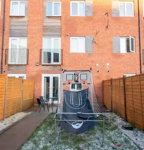 Prázdninový dům Townhouse Sleeps 14 - Free Parking *