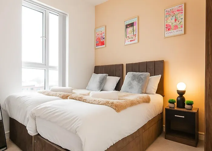 Prázdninový dům Townhouse Sleeps 14 - Free Parking