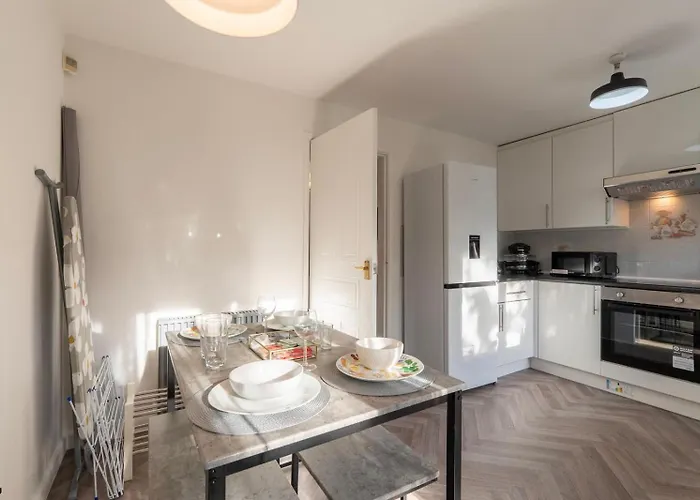 Cosy 2 Bedroom - 8 Mins From Centre - Free Parking - 4gc * Manchester