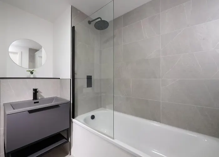 Joyful Group - Warm 2 Bed Ensuite Near Centre And Old Trafford شقة *