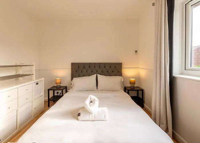 Cosy 2 Bedroom - 8 Mins From Centre - Free Parking - 4gc *