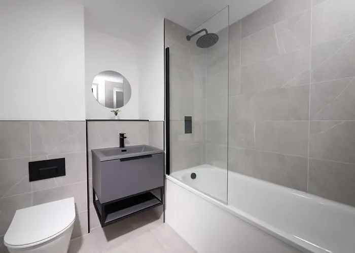 Joyful Group - Warm 2 Bed Ensuite Near Centre And Old Trafford مانشستر