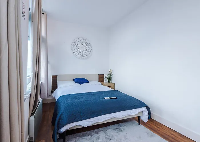 2br Heights Sleeps 7 Parking & Wifi *