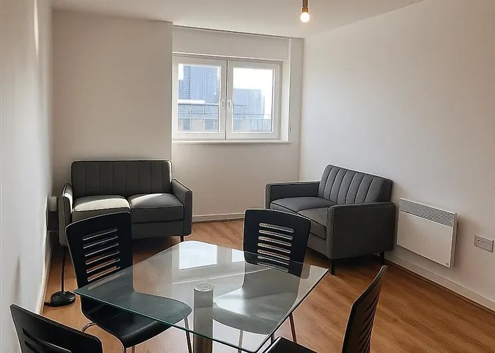 Joyful Group Living 2- Bed Near Piccadilly Manchester