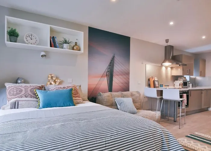 For Students Only - Victoria Point In Μάντσεστερ