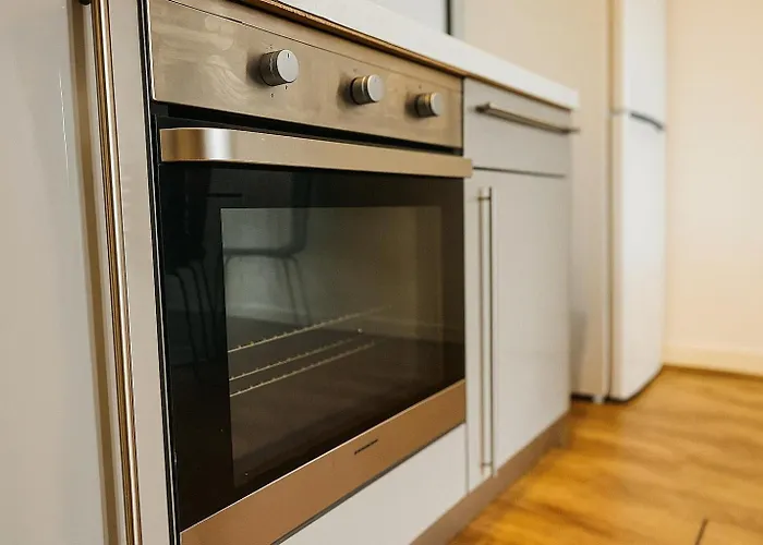 Joyful Group Living 2- Bed Near Piccadilly *