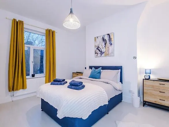 Sleep7, Pool Table, Ttennis, Free Parking, 3br *