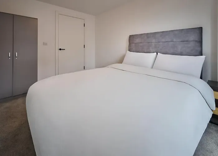 Joyful Group - Warm 2 Bed Ensuite Near Centre And Old Trafford مانشستر