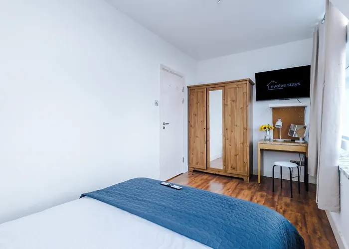 2br Heights Sleeps 7 Parking & Wifi *