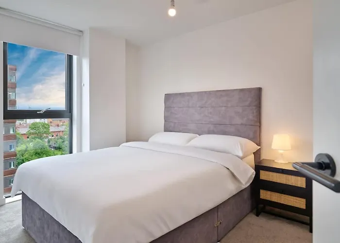 Joyful Group - Warm 2 Bed Ensuite Near Centre And Old Trafford Apartment Manchester