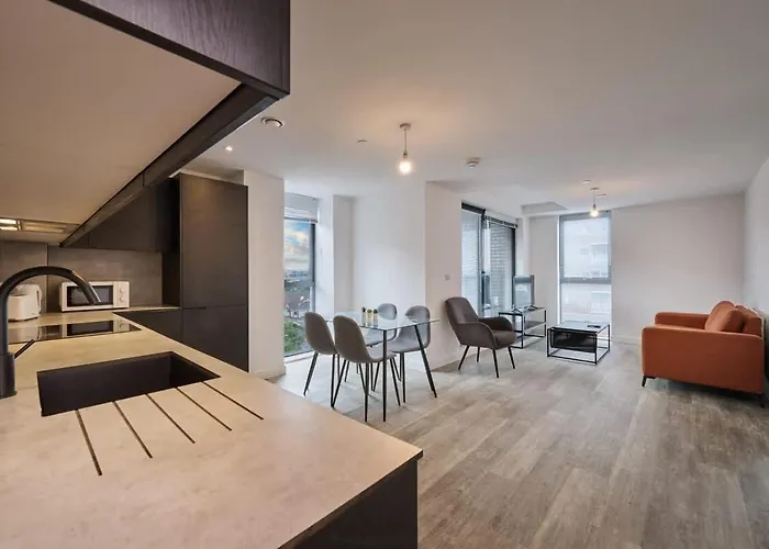 Joyful Group - Warm 2 Bed Ensuite Near Centre And Old Trafford Manchester