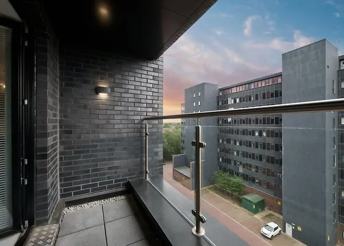 Joyful Group - Warm 2 Bed Ensuite Near Centre And Old Trafford Apartment