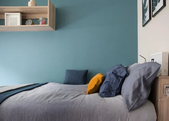 For Students Only - Victoria Point In Apartament *