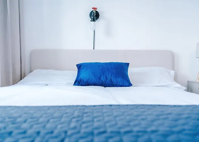 2br Heights Sleeps 7 Parking & Wifi