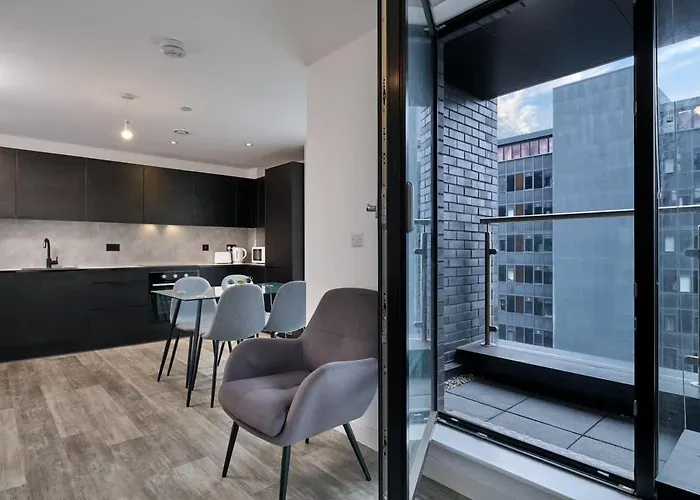 Joyful Group - Warm 2 Bed Ensuite Near Centre And Old Trafford