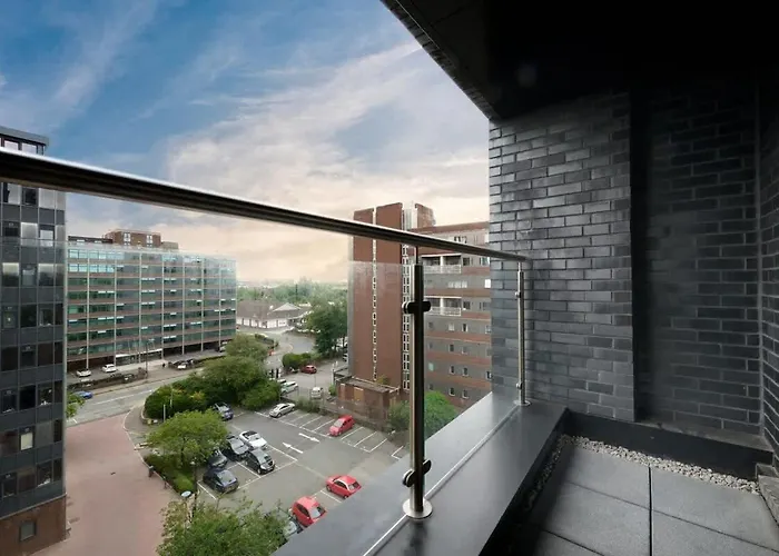 Joyful Group - Warm 2 Bed Ensuite Near Centre And Old Trafford شقة مانشستر