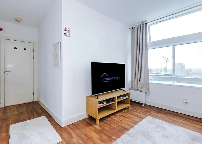 דירה 2br Heights Sleeps 7 Parking & Wifi מנצ'סטר