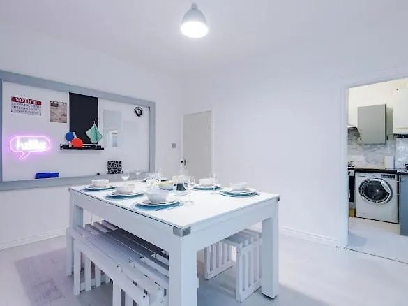 Sleep7, Pool Table, Ttennis, Free Parking, 3br