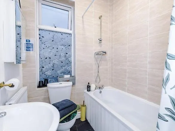 Sleep7, Pool Table, Ttennis, Free Parking, 3br * Manchester