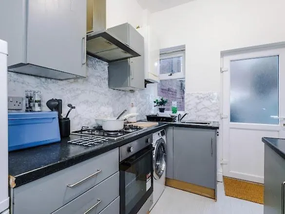 아파트 Sleep7, Pool Table, Ttennis, Free Parking, 3br