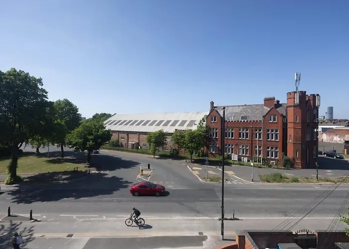 Joyful Management -top Floor With Feel Deco In M16 Apartman Manchester