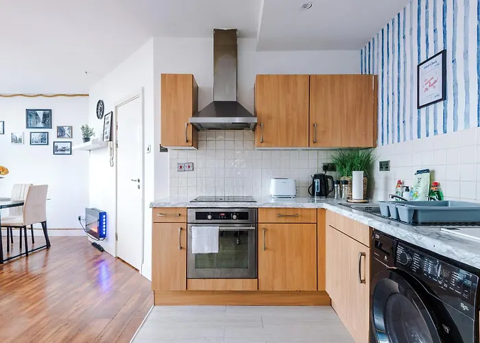 2br Heights Sleeps 7 Parking & Wifi *