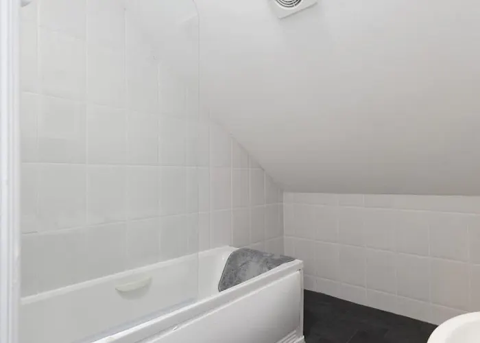 Joyful Management -top Floor With Feel Deco In M16 * Manchester