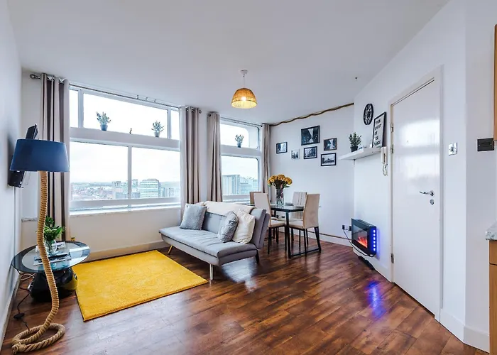 דירה 2br Heights Sleeps 7 Parking & Wifi מנצ'סטר